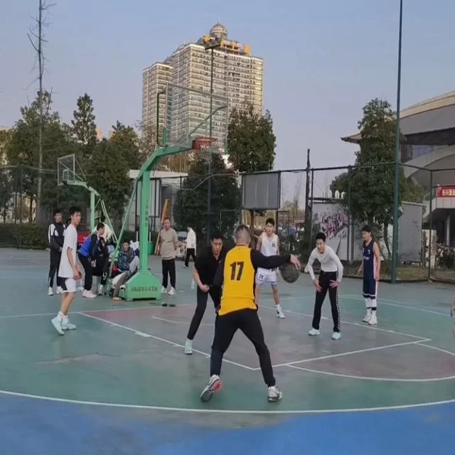 运动员复出：年轻化视角的新趋势与启示